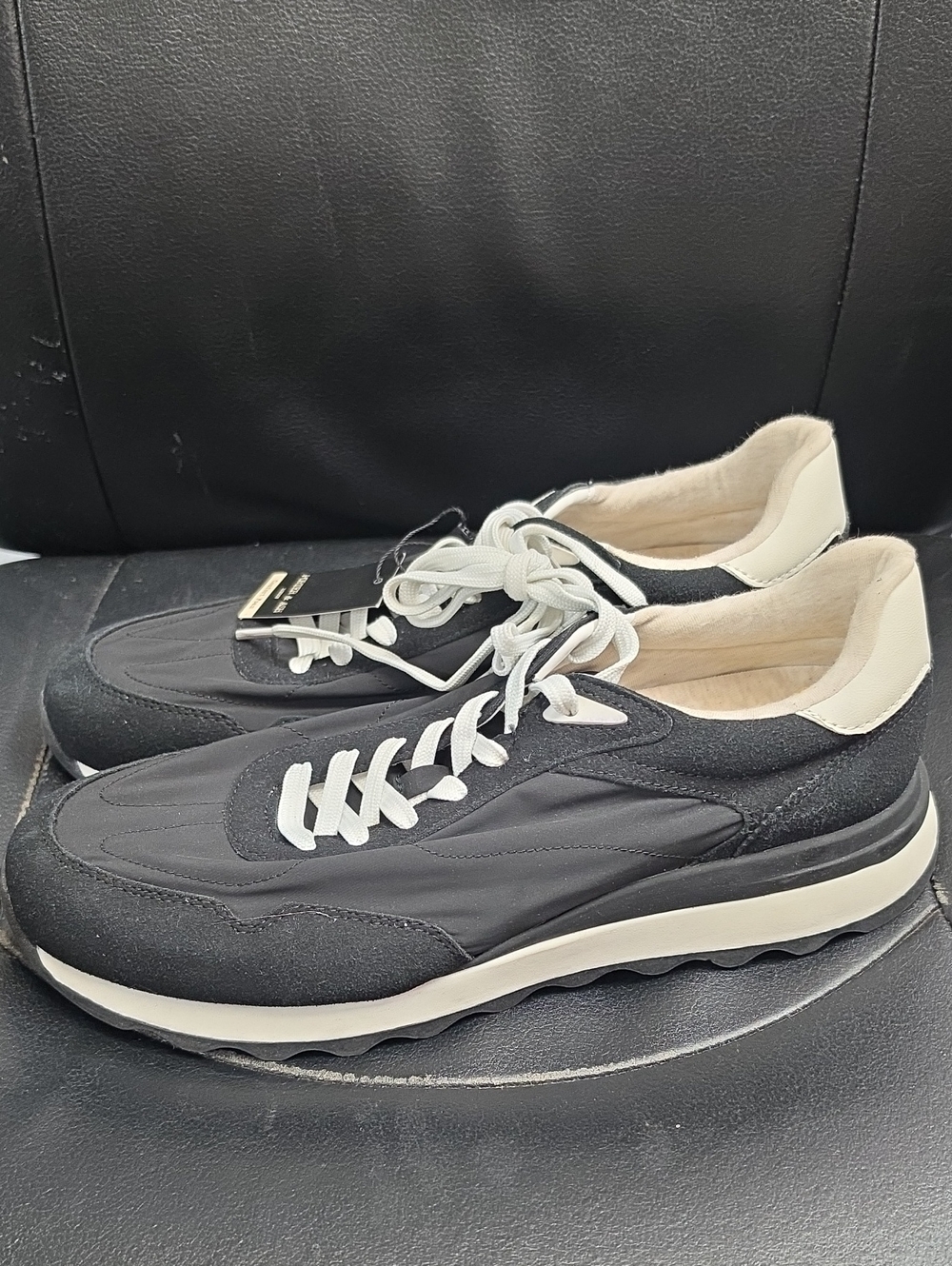 Men's Black and Cream Low-Top Lace-Up Sneakers